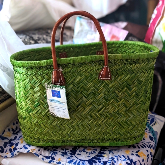 Panier de Madagascar Handbags - ♥️Brand New 🆕 Madagascar Handicraft Picnic/Beach 🏖️ Basket 🧺
